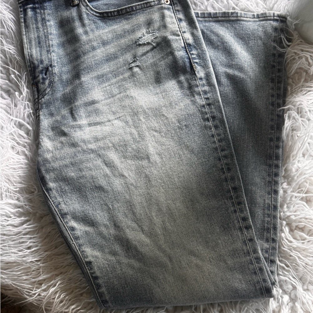 American Eagle Outfitters Men's Light Wash/Lightly Distressed Jeans
